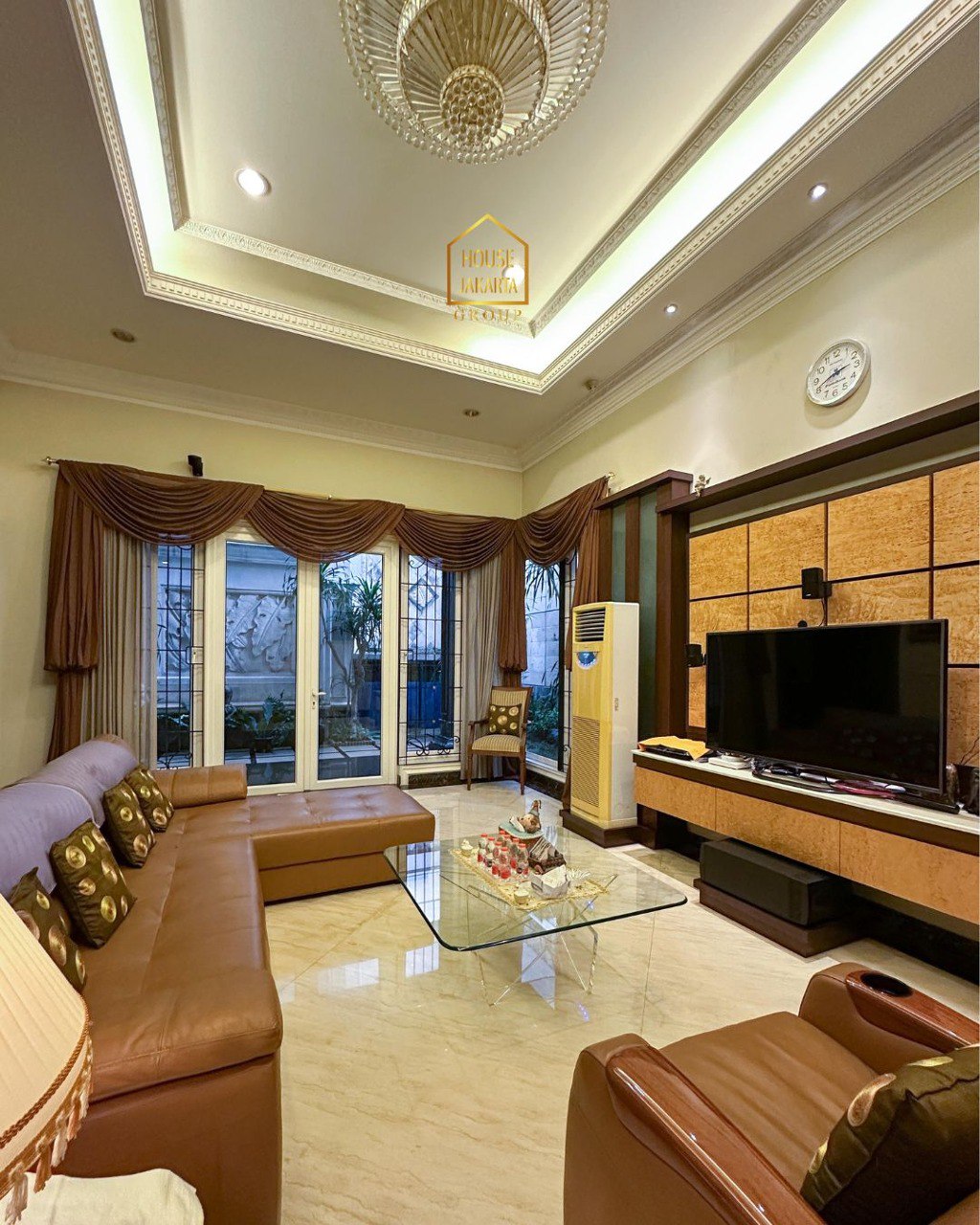 HS1983 Dijual Rumah Mewah Semi Furnished di KEBAYORAN BARU.   Lokasi Prime Dekat Senopati & Senayan 