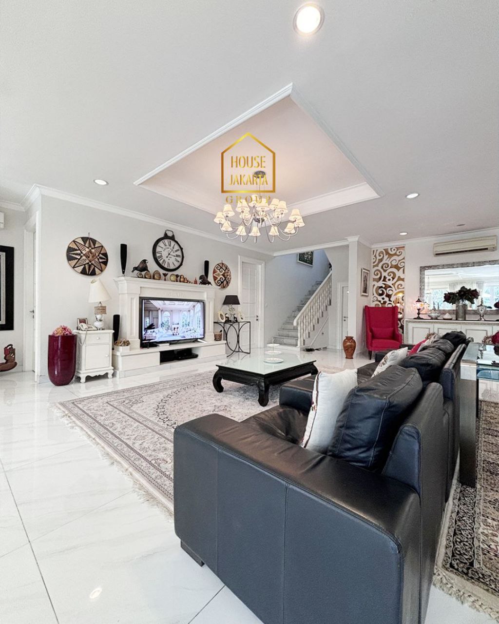 HS1985  FOR SALE: Rumah KEMANG Luxury Modern Classic House, Semi Furnished di Dalam Private Cluster. Ada Swimming Pool dan Taman yang Luas