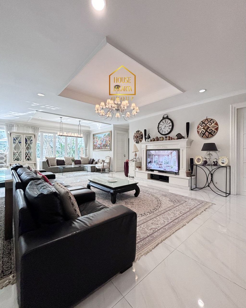 HS1985  FOR SALE: Rumah KEMANG Luxury Modern Classic House, Semi Furnished di Dalam Private Cluster. Ada Swimming Pool dan Taman yang Luas