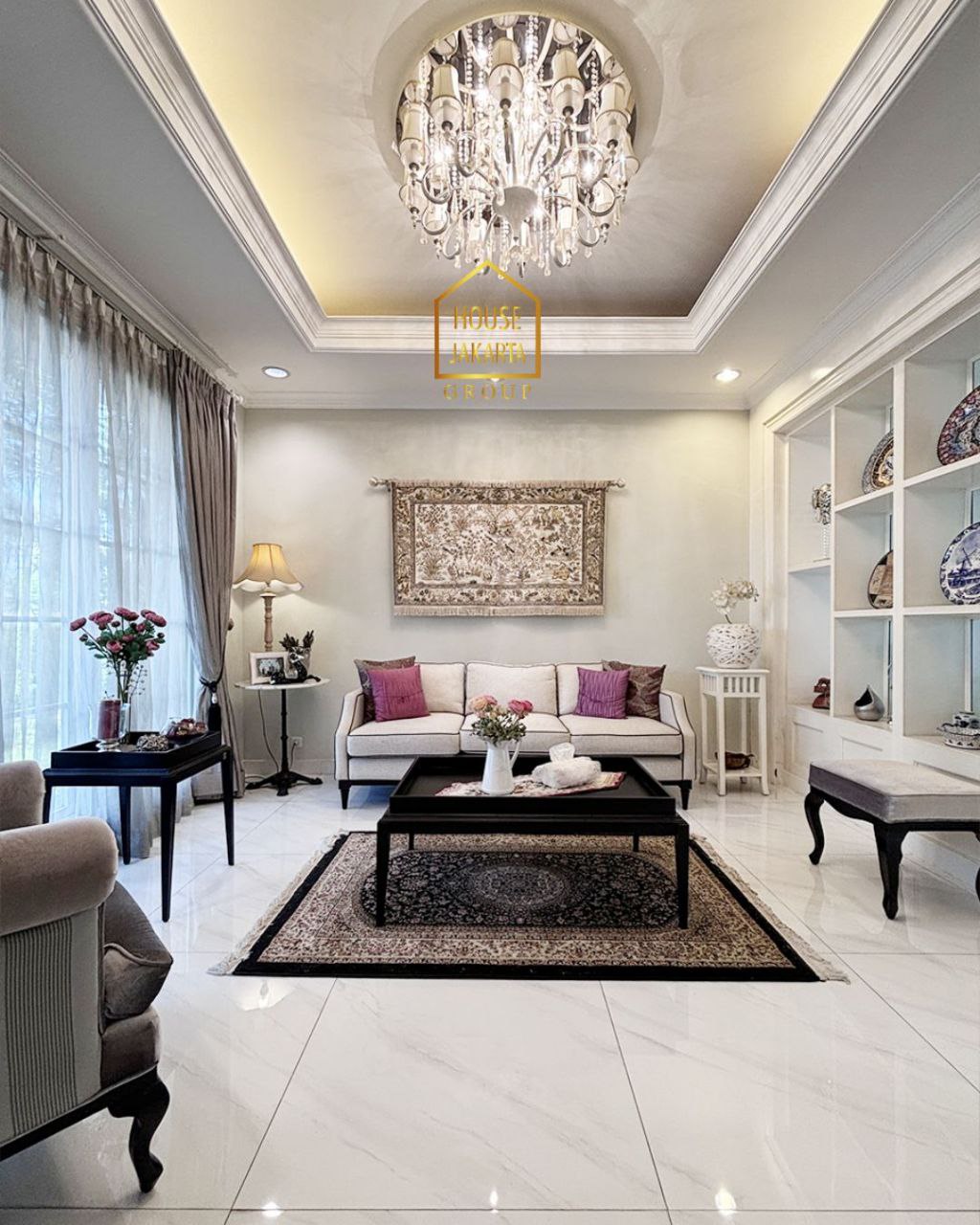 HS1985  FOR SALE: Rumah KEMANG Luxury Modern Classic House, Semi Furnished di Dalam Private Cluster. Ada Swimming Pool dan Taman yang Luas