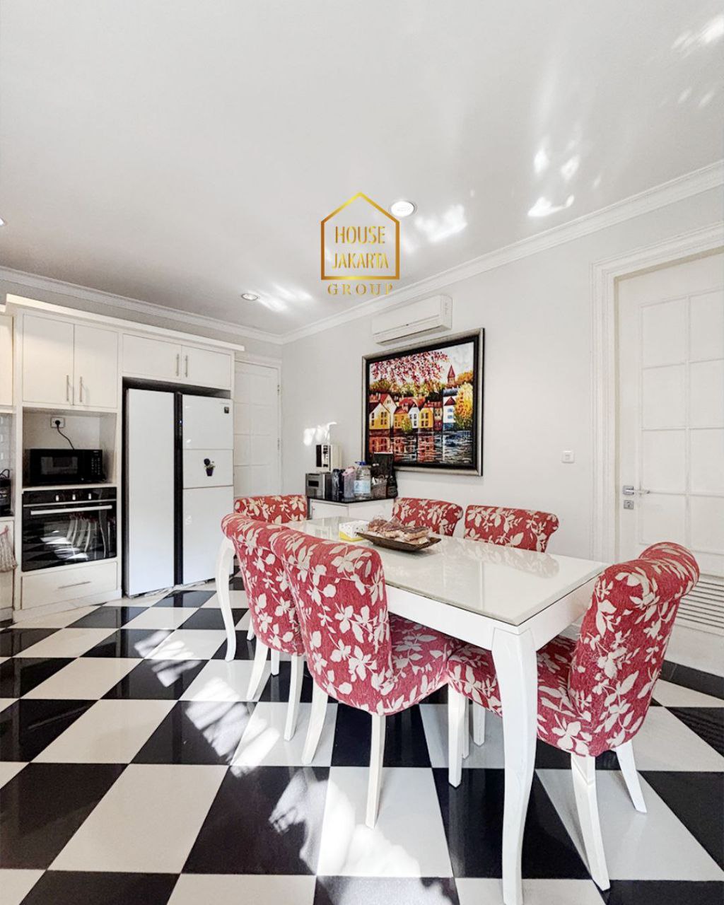 HS1985  FOR SALE: Rumah KEMANG Luxury Modern Classic House, Semi Furnished di Dalam Private Cluster. Ada Swimming Pool dan Taman yang Luas