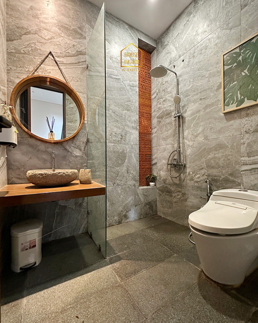 HS1987 FOR SALE: JAGAKARSA. Rumah Modern Minimalis 2,5 Lantai + Rooftop. Semi Furnished. Taman Asri. Lingkungan  Tenang. Hadap Timur