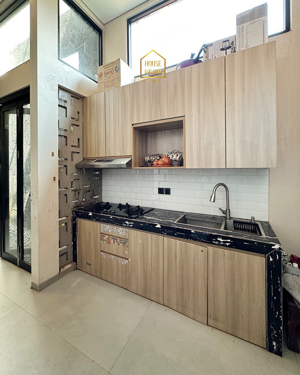 HS1987 FOR SALE: JAGAKARSA. Rumah Modern Minimalis 2,5 Lantai + Rooftop. Semi Furnished. Taman Asri. Lingkungan  Tenang. Hadap Timur