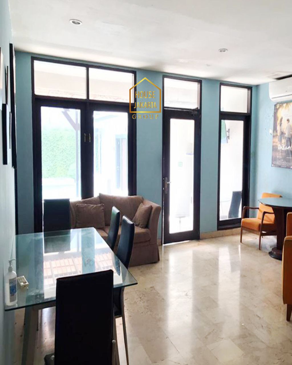 HS1990 FOR SALE: KEMANG. Rumah Murah Harga di Bawah NJOP. Ada Pool Kolam Renang dan Taman. 