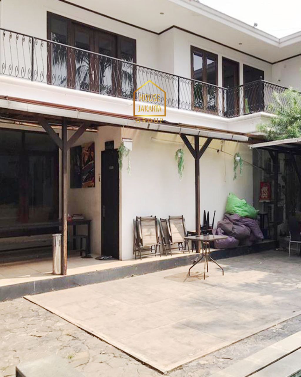 HS1990 FOR SALE: KEMANG. Rumah Murah Harga di Bawah NJOP. Ada Pool Kolam Renang dan Taman. 