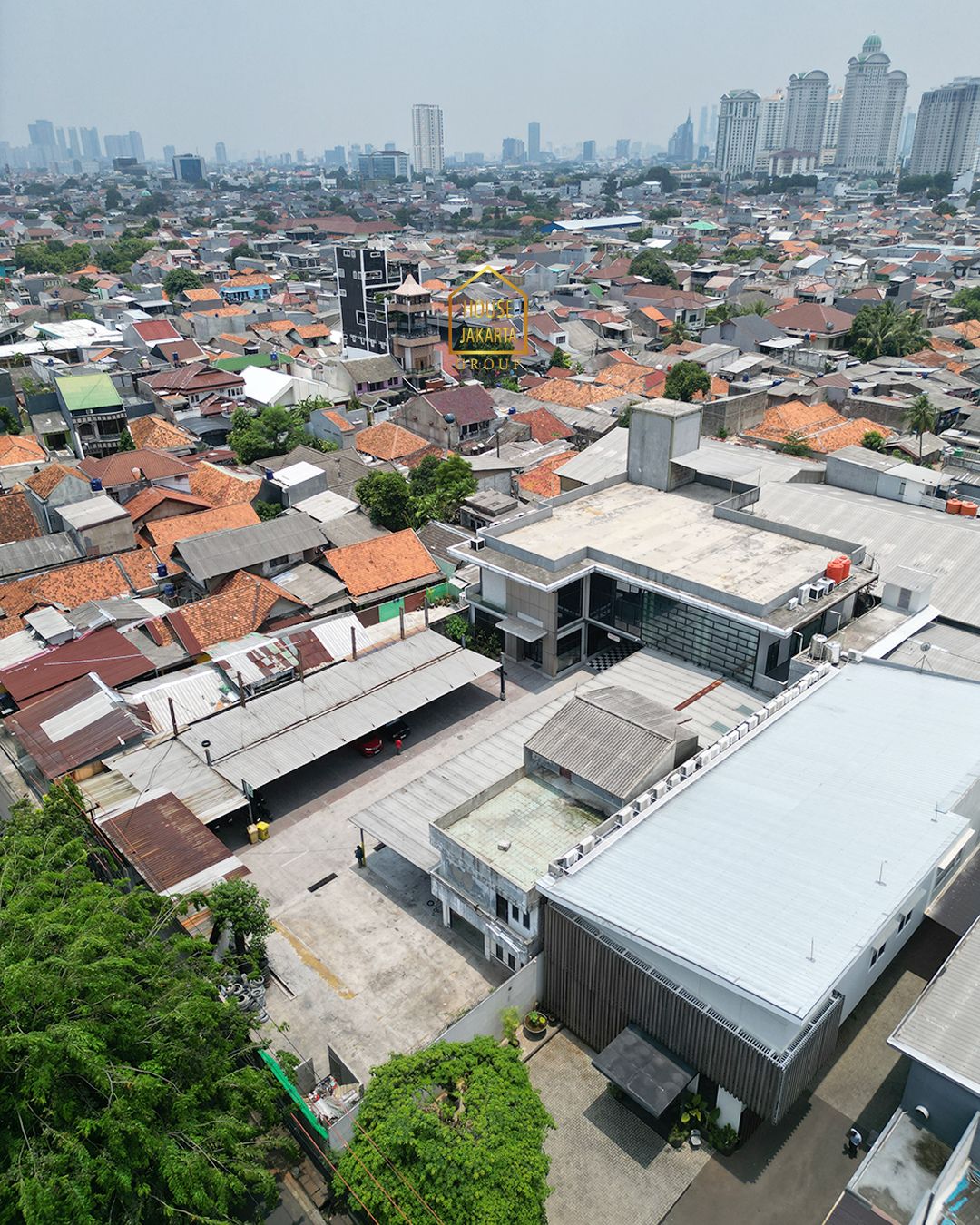 CS2005 FOR SALE: JALAN PANJANG - KEBAYORAN LAMA, DEKAT PERMATA HIJAU. KOMERSIAL GEDUNG 2 LANTAI SIAP PAKAI PLUS TANAH TERLUAS, JARANG ADA. BISA UNTUK WAREHOUSE, GUDANG, SEKOLAH, CLUSTER, TOWNHOUSE