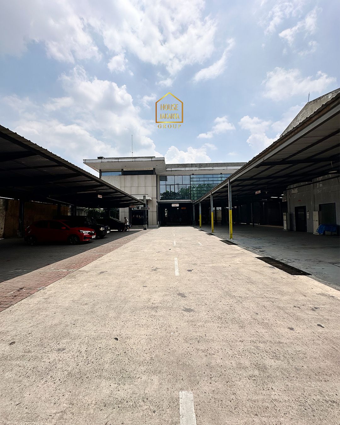 CS2005 FOR SALE: JALAN PANJANG - KEBAYORAN LAMA, DEKAT PERMATA HIJAU. KOMERSIAL GEDUNG 2 LANTAI SIAP PAKAI PLUS TANAH TERLUAS, JARANG ADA. BISA UNTUK WAREHOUSE, GUDANG, SEKOLAH, CLUSTER, TOWNHOUSE