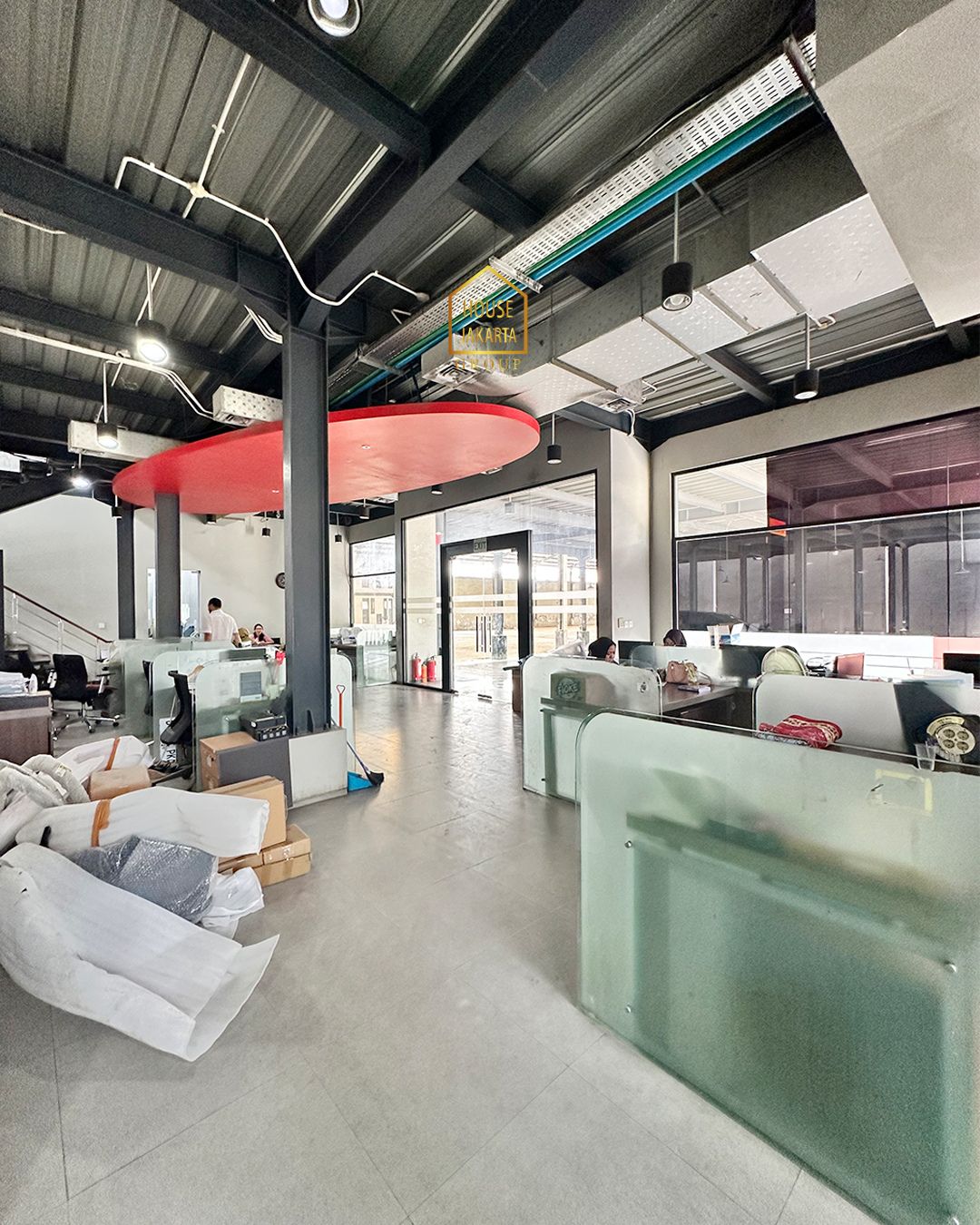 CS2005 FOR SALE: JALAN PANJANG - KEBAYORAN LAMA, DEKAT PERMATA HIJAU. KOMERSIAL GEDUNG 2 LANTAI SIAP PAKAI PLUS TANAH TERLUAS, JARANG ADA. BISA UNTUK WAREHOUSE, GUDANG, SEKOLAH, CLUSTER, TOWNHOUSE