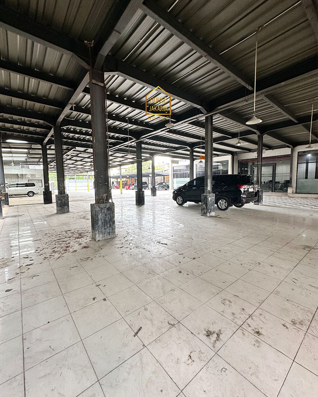 CS2005 FOR SALE: JALAN PANJANG - KEBAYORAN LAMA, DEKAT PERMATA HIJAU. KOMERSIAL GEDUNG 2 LANTAI SIAP PAKAI PLUS TANAH TERLUAS, JARANG ADA. BISA UNTUK WAREHOUSE, GUDANG, SEKOLAH, CLUSTER, TOWNHOUSE