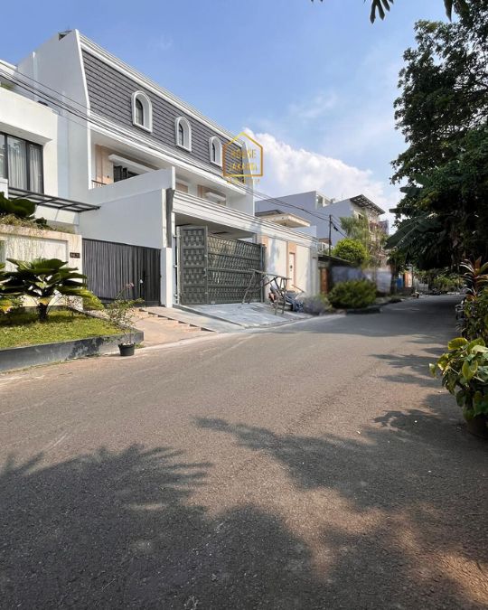 HS2006 FOR SALE: PONDOK INDAH. LUXURY BRAND NEW RUMAH 2,5 LANTAI, SWIMMING POOL 