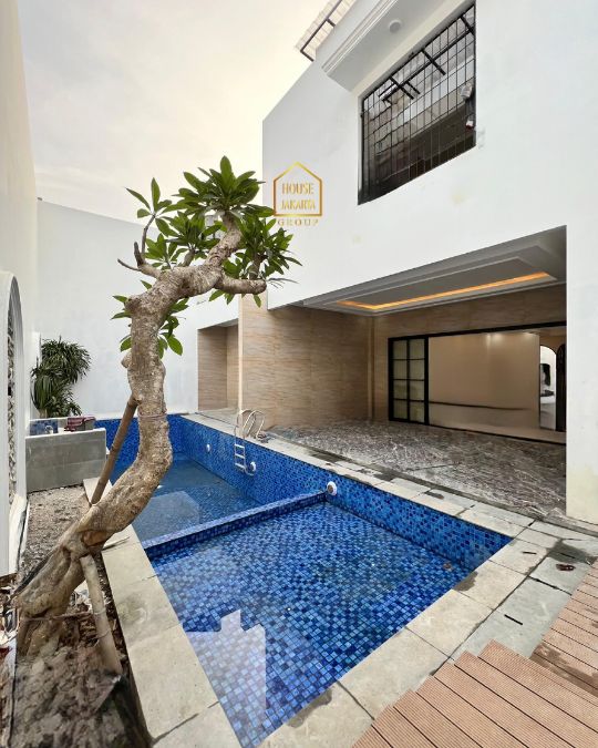 HS2006 FOR SALE: PONDOK INDAH. LUXURY BRAND NEW RUMAH 2,5 LANTAI, SWIMMING POOL 