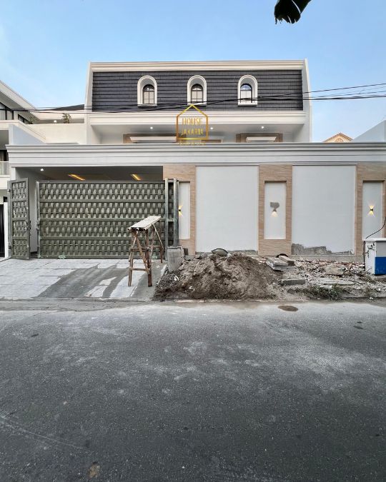 HS2006 FOR SALE: PONDOK INDAH. LUXURY BRAND NEW RUMAH 2,5 LANTAI, SWIMMING POOL 