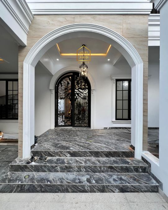 HS2006 FOR SALE: PONDOK INDAH. LUXURY BRAND NEW RUMAH 2,5 LANTAI, SWIMMING POOL 