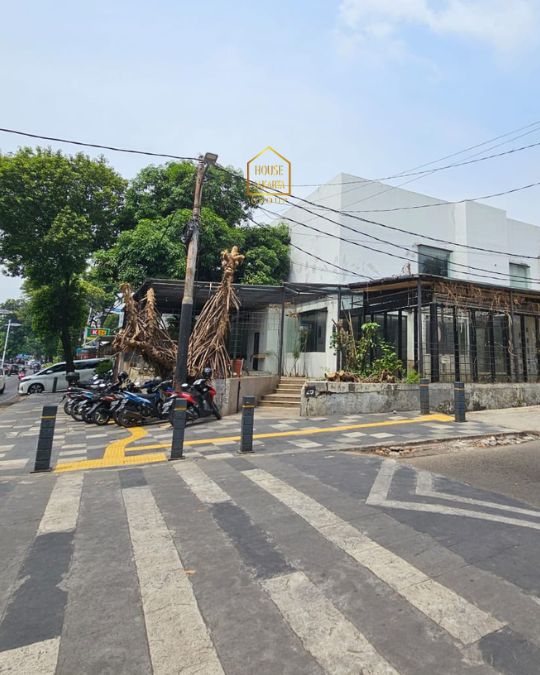 CS2008 FOR SALE: KEBAYORAN BARU - JAKARTA SELATAN. KOMERSIAL LOKASI HOOK. BISA UNTUK CAFE, RESTO, KANTOR