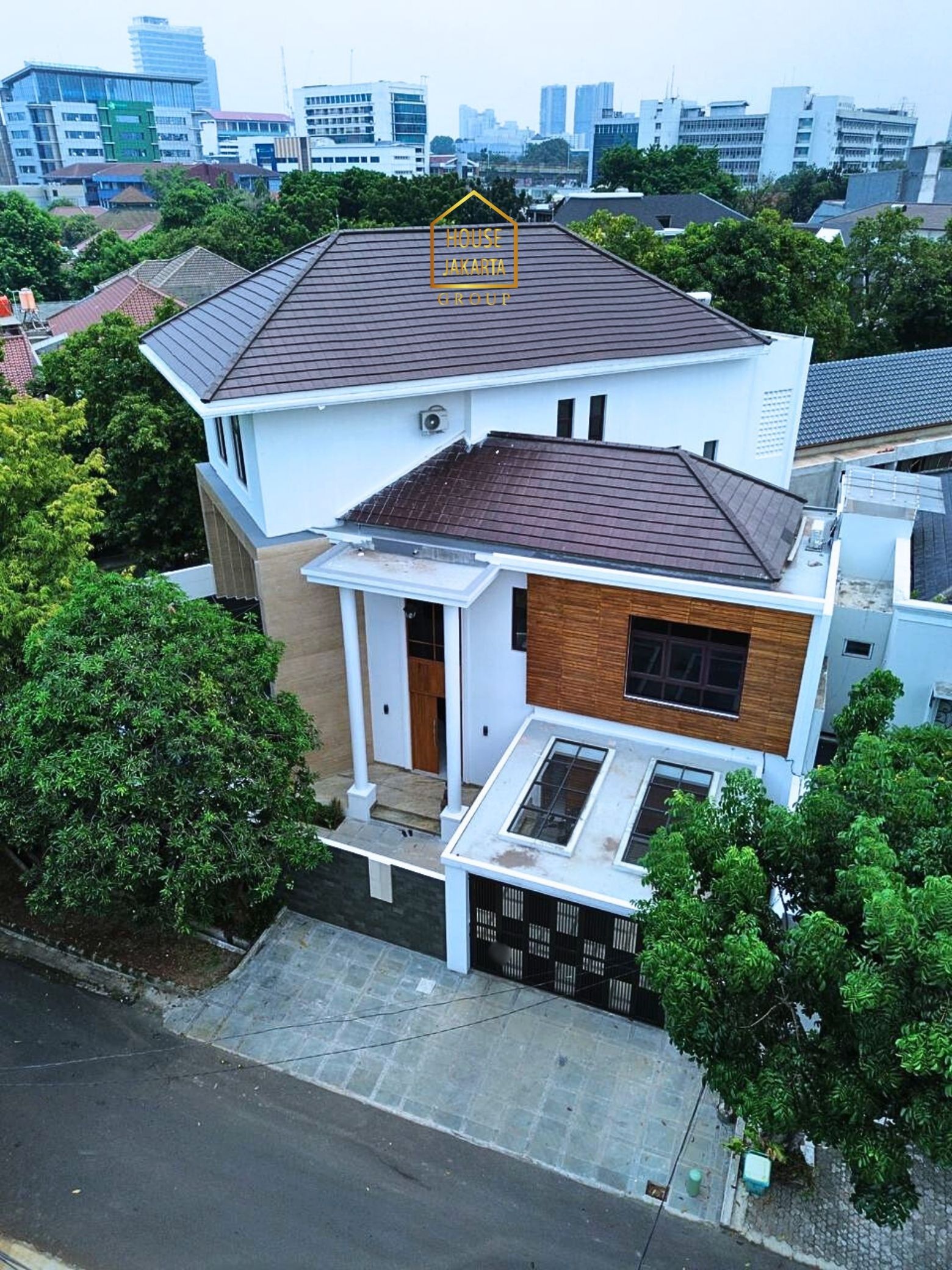 HS2013  FOR SALE: KEBAYORAN BARU. BRAND NEW HOUSE , PRIVATE LIFT,  SWIMMING POOL, AKSES JALAN LEBAR, POSISI HOEK
