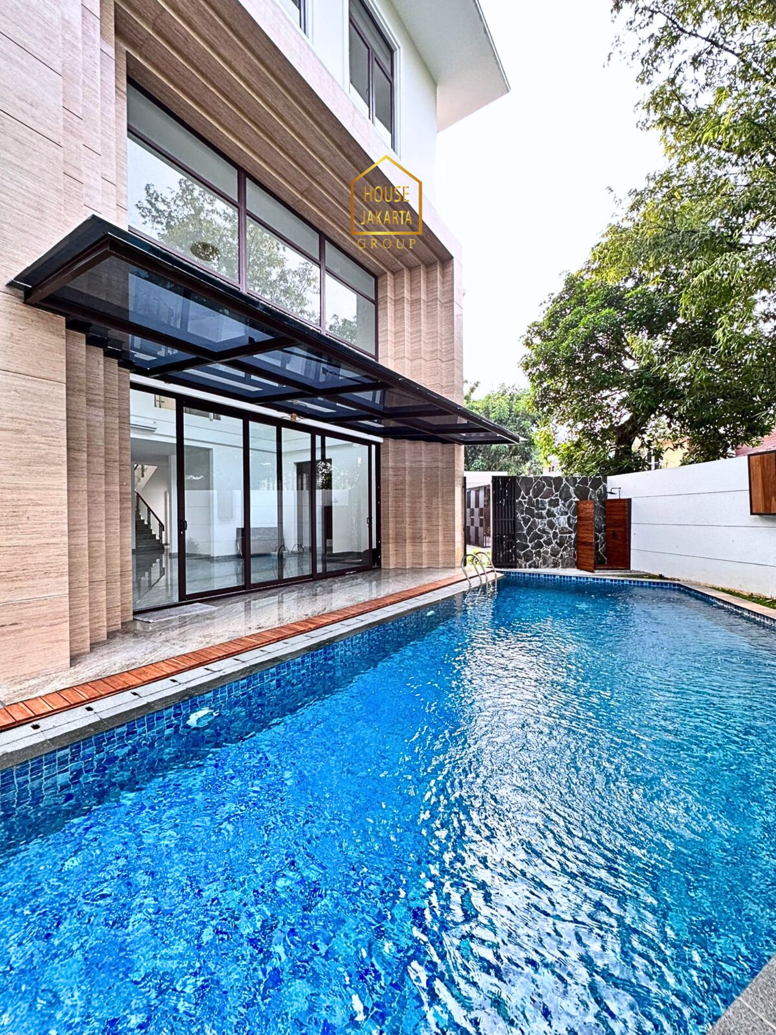 HS2013  FOR SALE: KEBAYORAN BARU. BRAND NEW HOUSE , PRIVATE LIFT,  SWIMMING POOL, AKSES JALAN LEBAR, POSISI HOEK