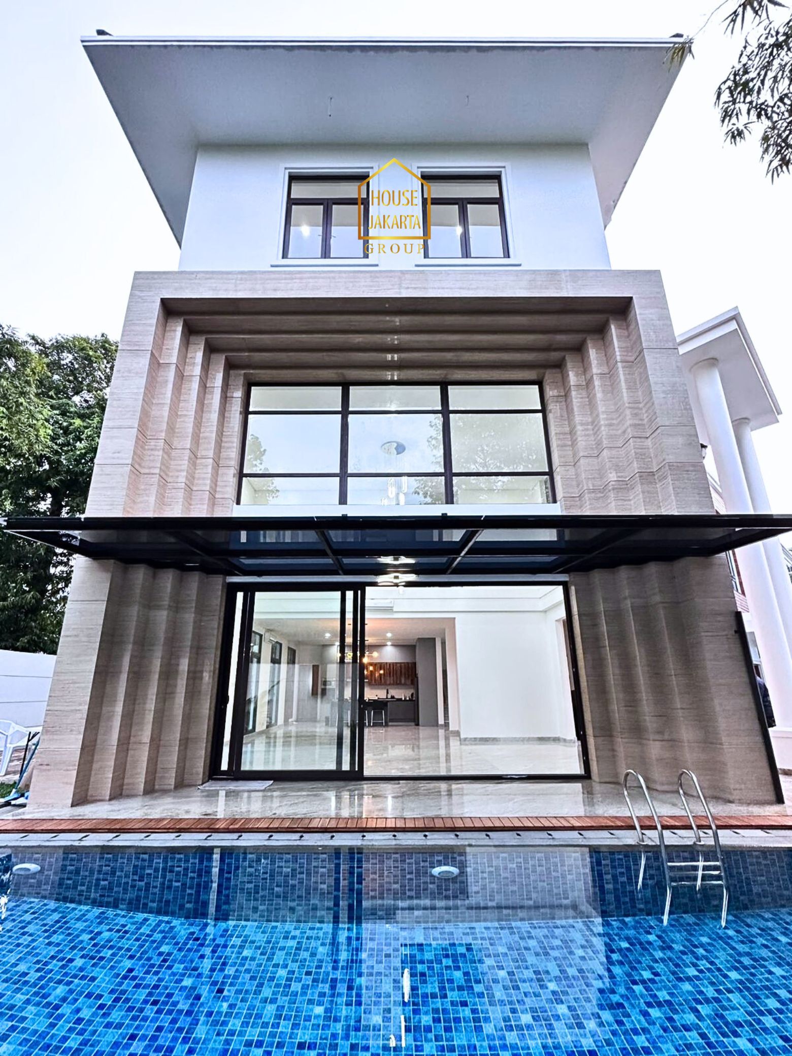 HS2013  FOR SALE: KEBAYORAN BARU. BRAND NEW HOUSE , PRIVATE LIFT,  SWIMMING POOL, AKSES JALAN LEBAR, POSISI HOEK