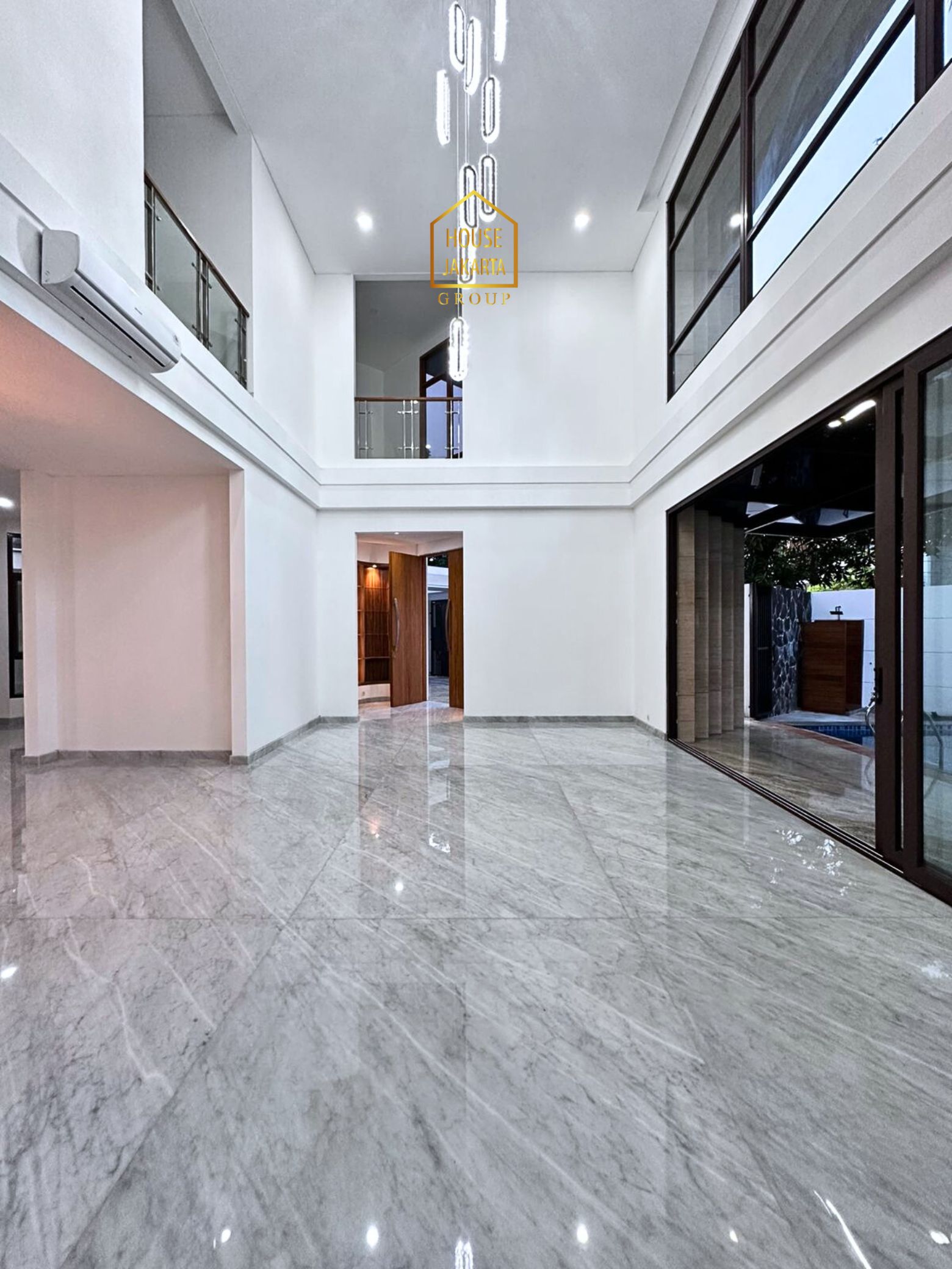 HS2013  FOR SALE: KEBAYORAN BARU. BRAND NEW HOUSE , PRIVATE LIFT,  SWIMMING POOL, AKSES JALAN LEBAR, POSISI HOEK