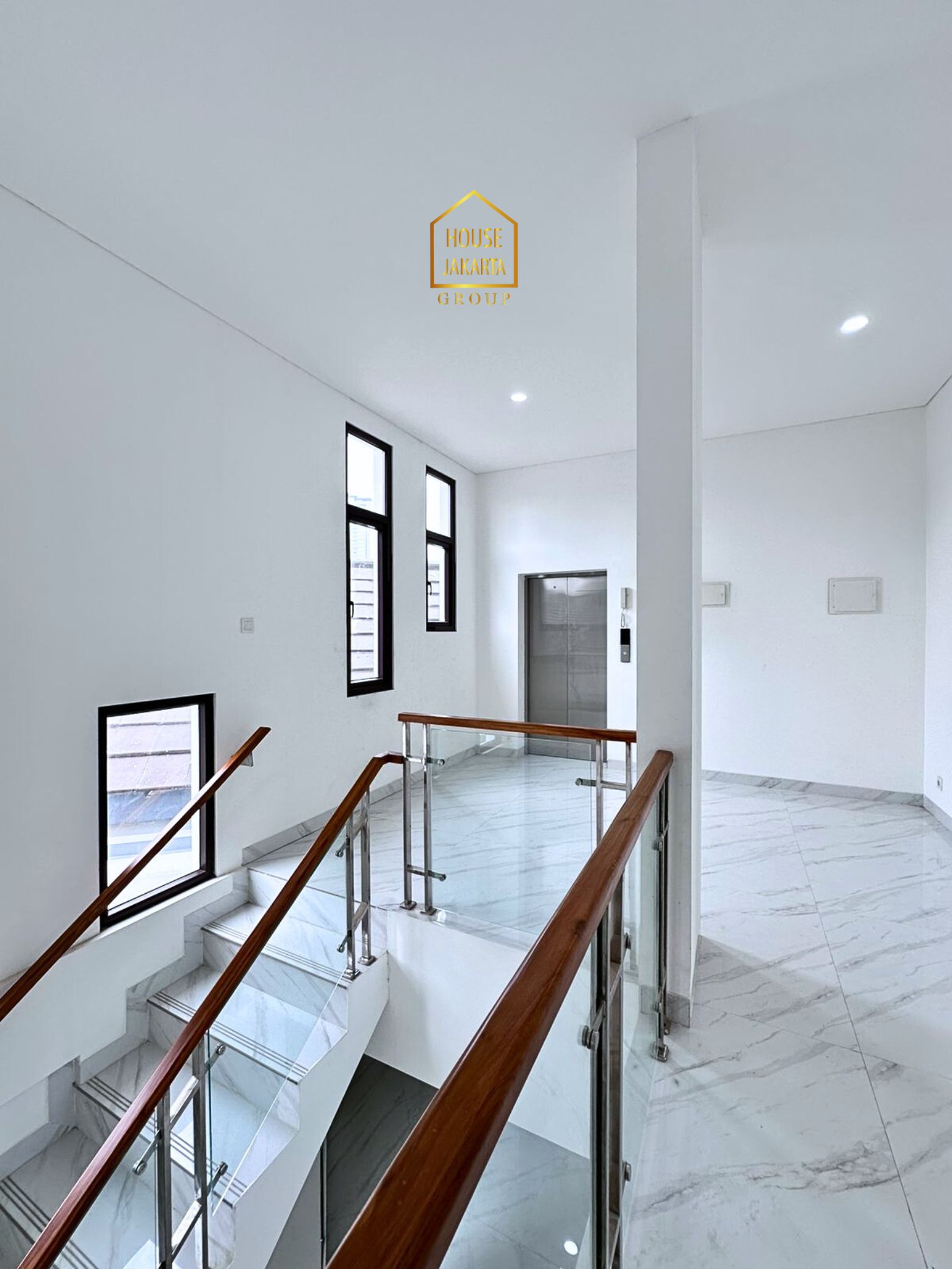 HS2013  FOR SALE: KEBAYORAN BARU. BRAND NEW HOUSE , PRIVATE LIFT,  SWIMMING POOL, AKSES JALAN LEBAR, POSISI HOEK