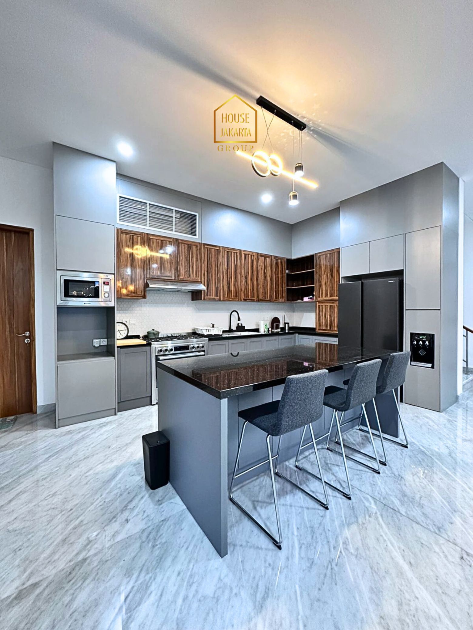 HS2013  FOR SALE: KEBAYORAN BARU. BRAND NEW HOUSE , PRIVATE LIFT,  SWIMMING POOL, AKSES JALAN LEBAR, POSISI HOEK