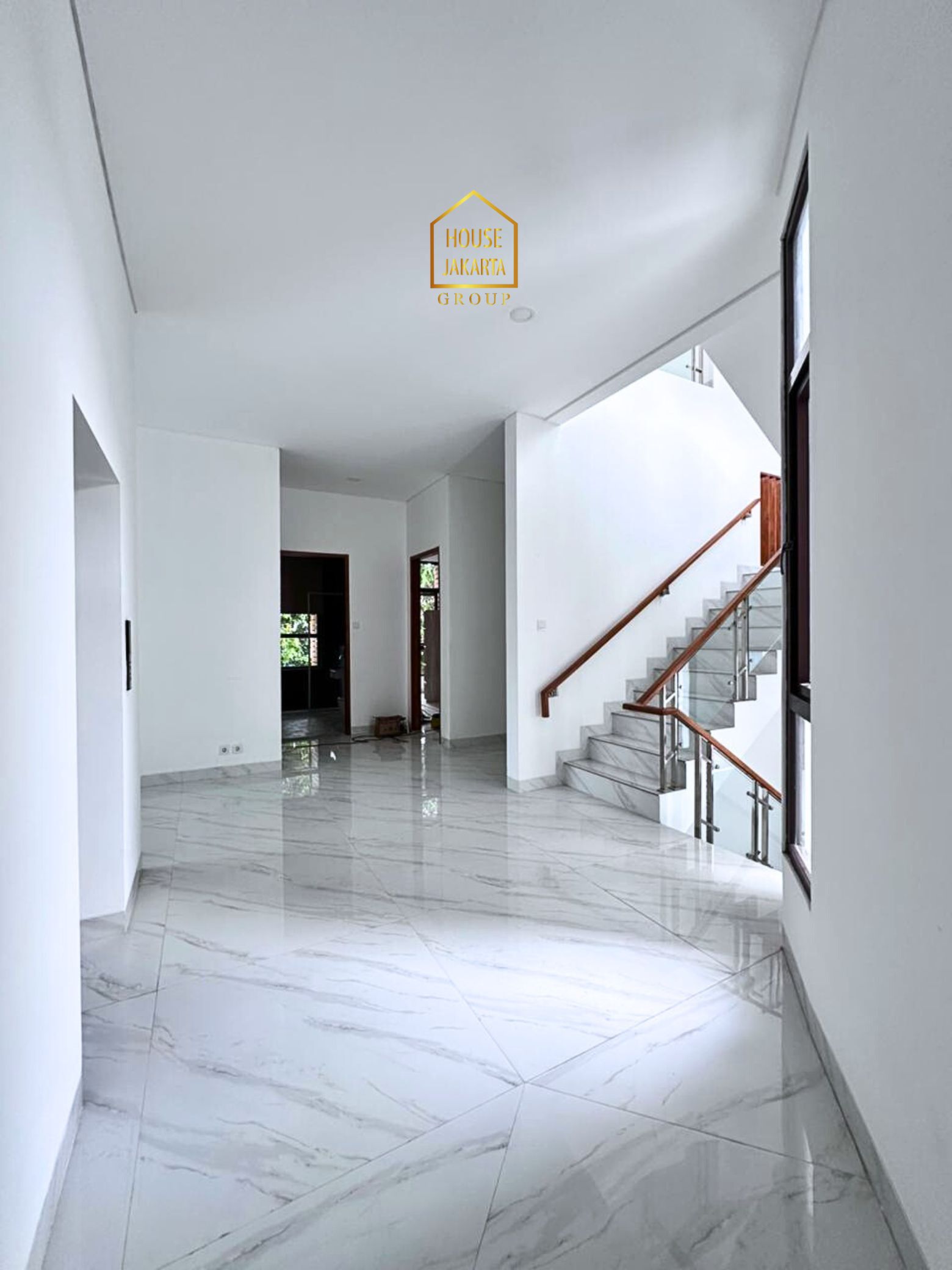 HS2013  FOR SALE: KEBAYORAN BARU. BRAND NEW HOUSE , PRIVATE LIFT,  SWIMMING POOL, AKSES JALAN LEBAR, POSISI HOEK