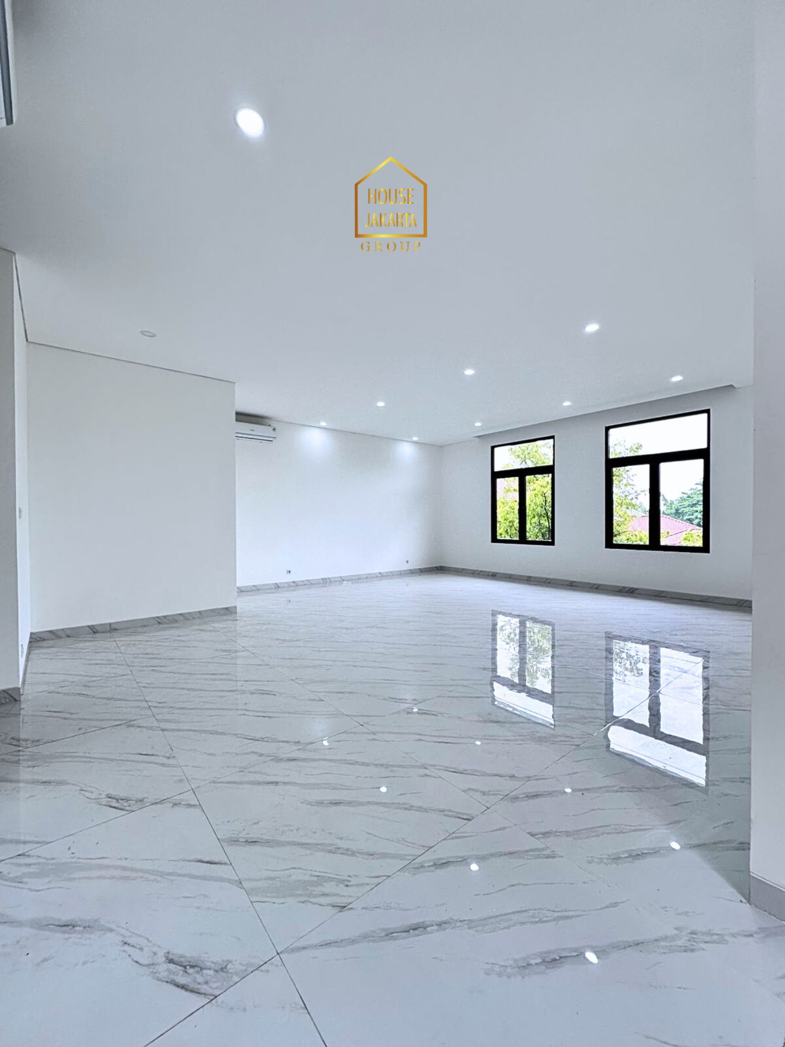 HS2013  FOR SALE: KEBAYORAN BARU. BRAND NEW HOUSE , PRIVATE LIFT,  SWIMMING POOL, AKSES JALAN LEBAR, POSISI HOEK