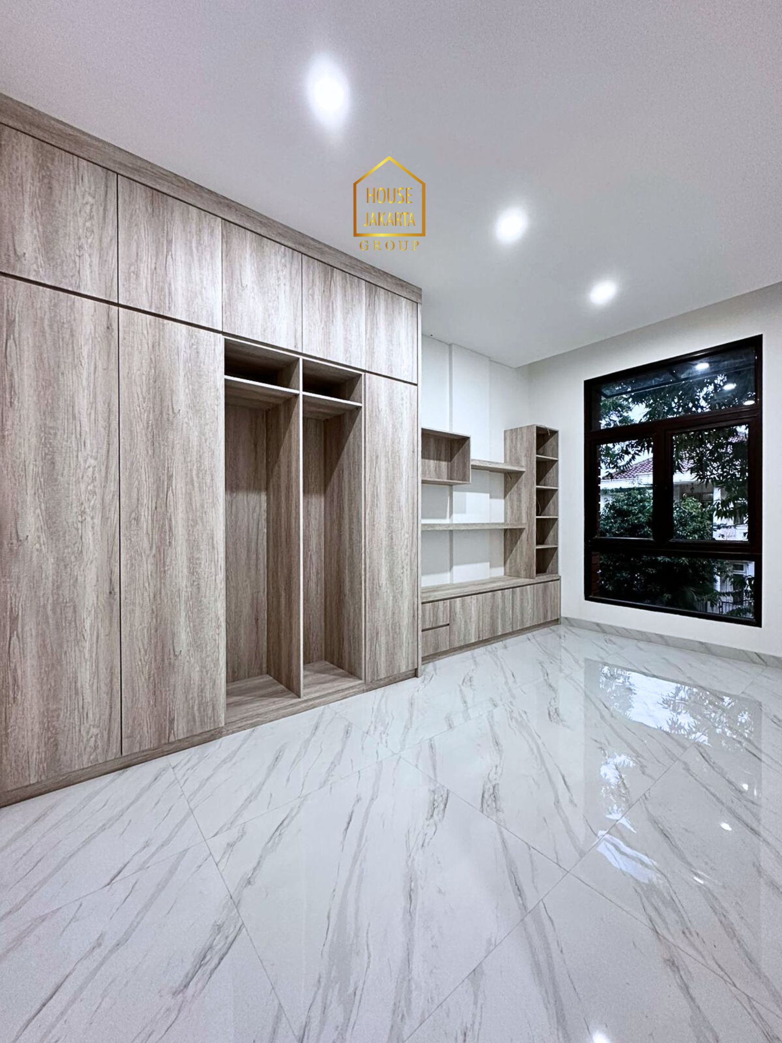 HS2013  FOR SALE: KEBAYORAN BARU. BRAND NEW HOUSE , PRIVATE LIFT,  SWIMMING POOL, AKSES JALAN LEBAR, POSISI HOEK