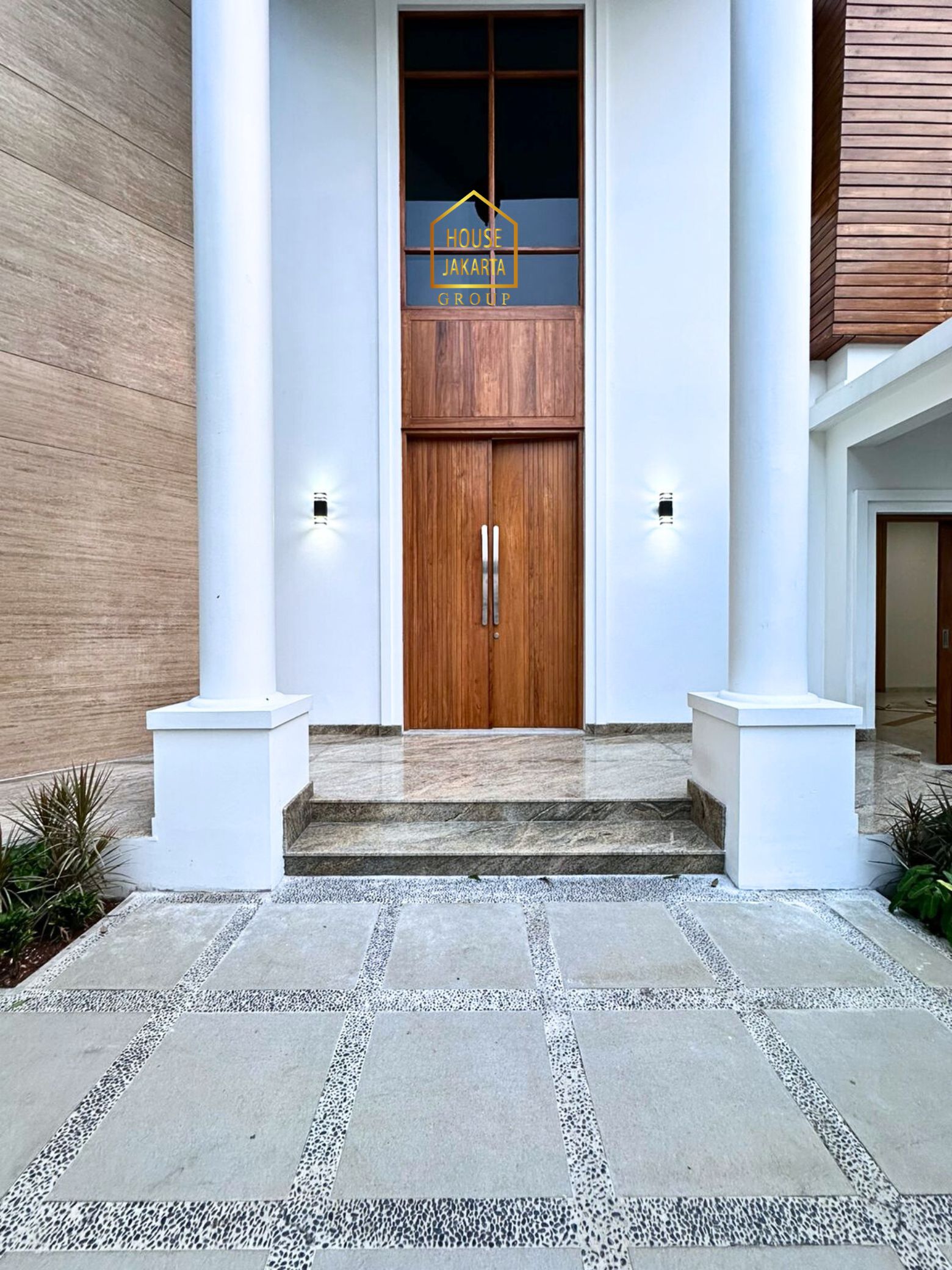 HS2013  FOR SALE: KEBAYORAN BARU. BRAND NEW HOUSE , PRIVATE LIFT,  SWIMMING POOL, AKSES JALAN LEBAR, POSISI HOEK