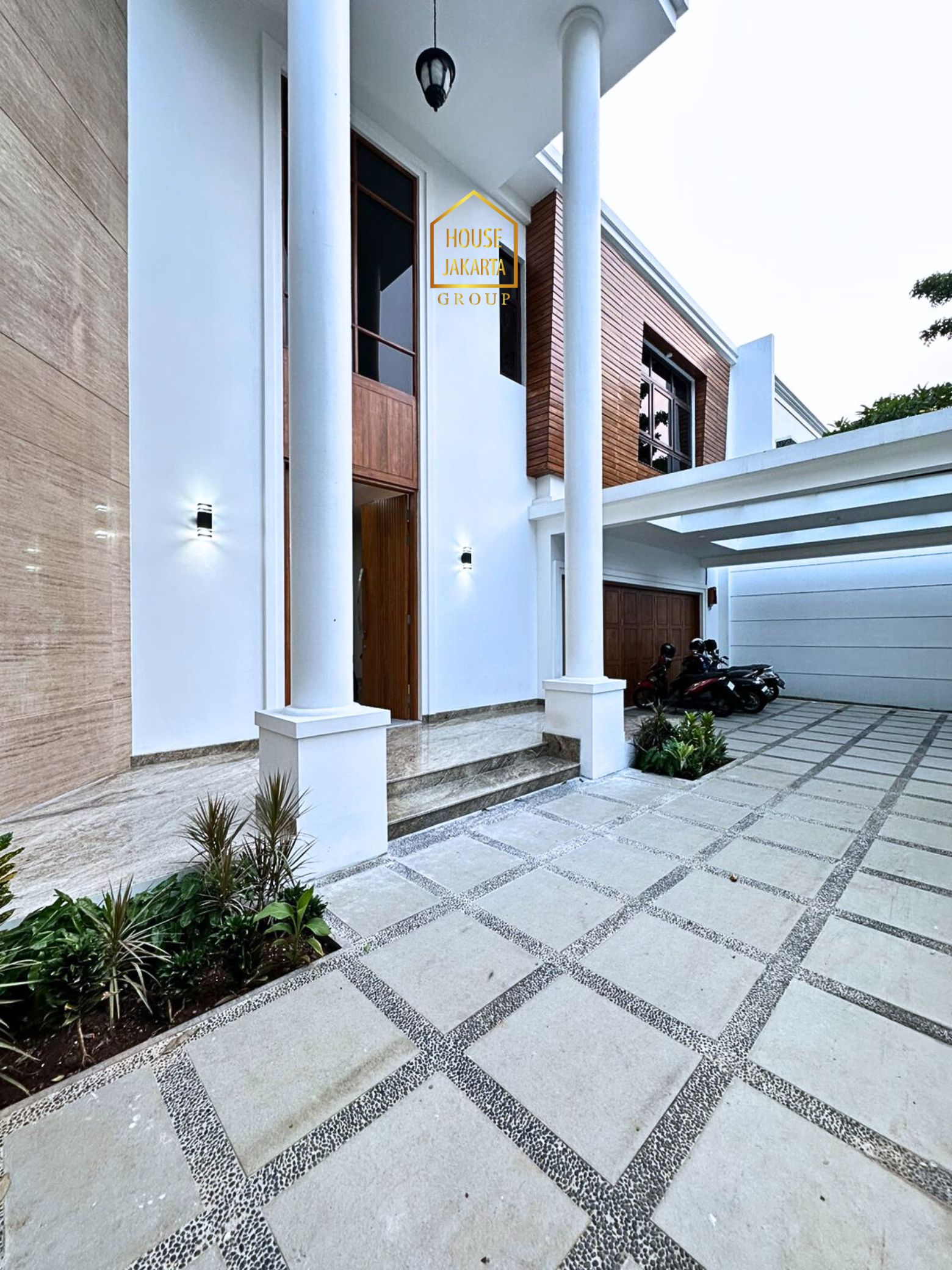 HS2013  FOR SALE: KEBAYORAN BARU. BRAND NEW HOUSE , PRIVATE LIFT,  SWIMMING POOL, AKSES JALAN LEBAR, POSISI HOEK