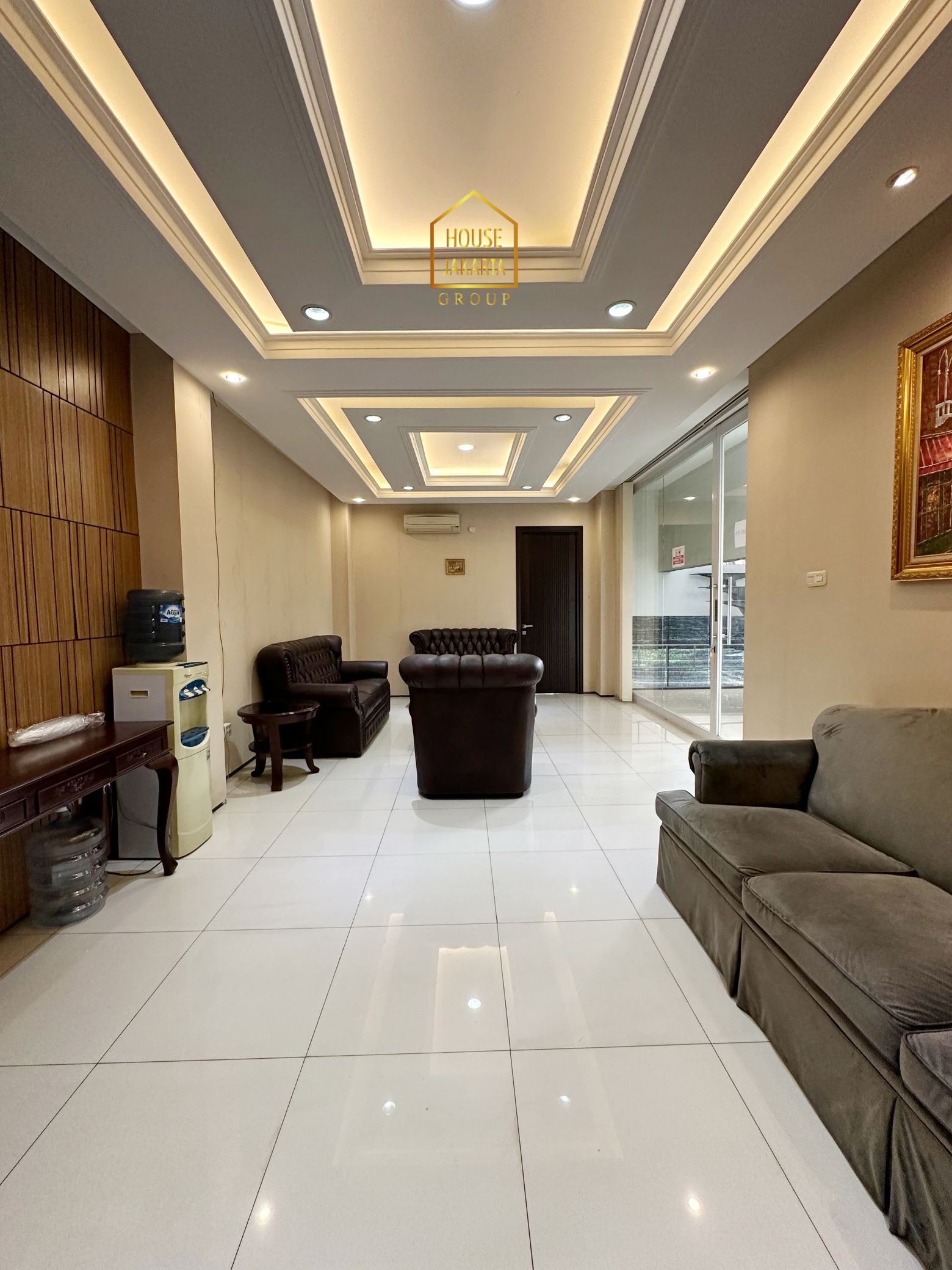 OS2014  FOR SALE : KEMANG. GEDUNG KANTOR 3 LANTAI + BASEMENT, FULLY  FURNISHED, PARKIR 7 MOBIL