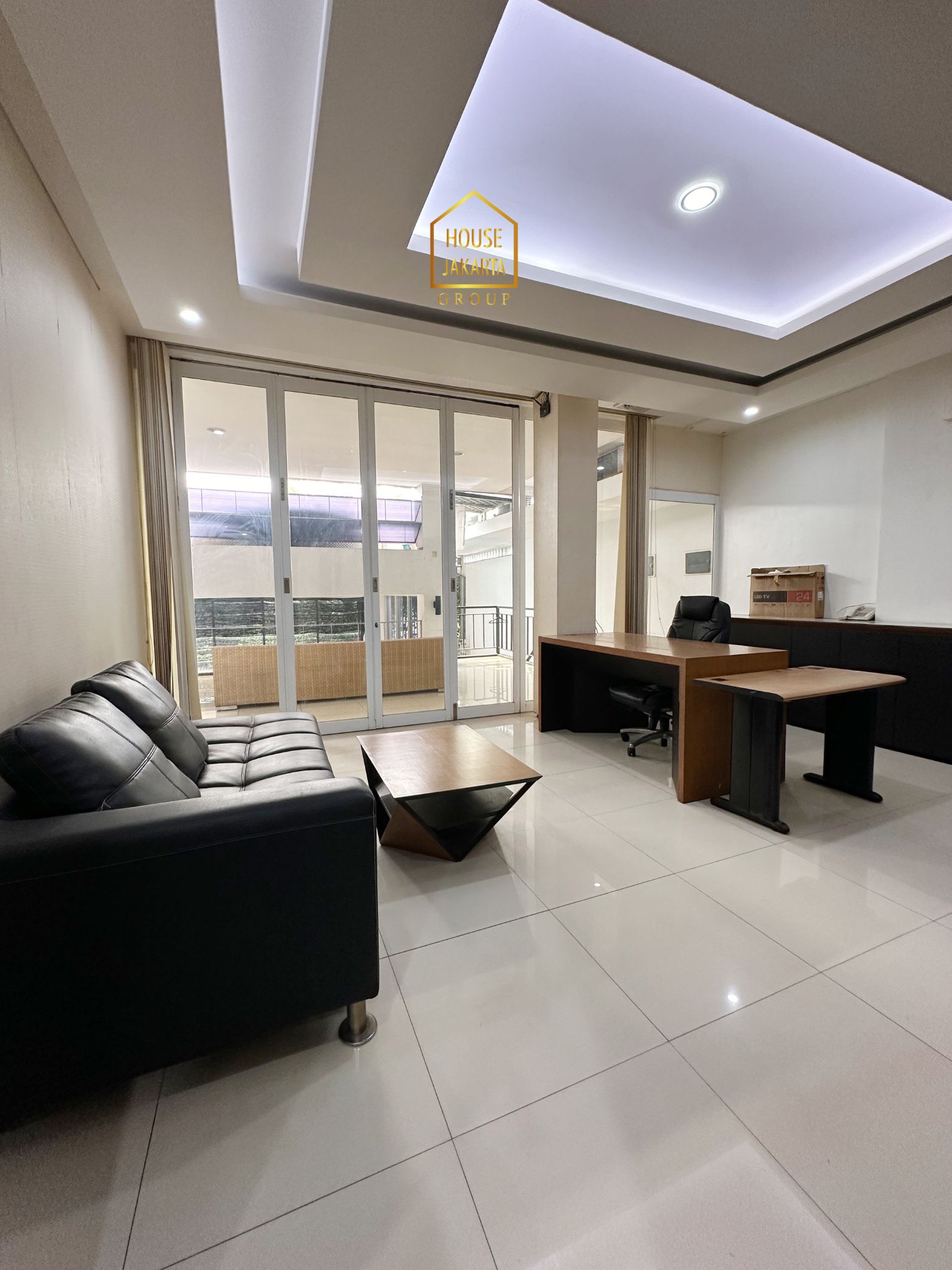 OS2014  FOR SALE : KEMANG. GEDUNG KANTOR 3 LANTAI + BASEMENT, FULLY  FURNISHED, PARKIR 7 MOBIL