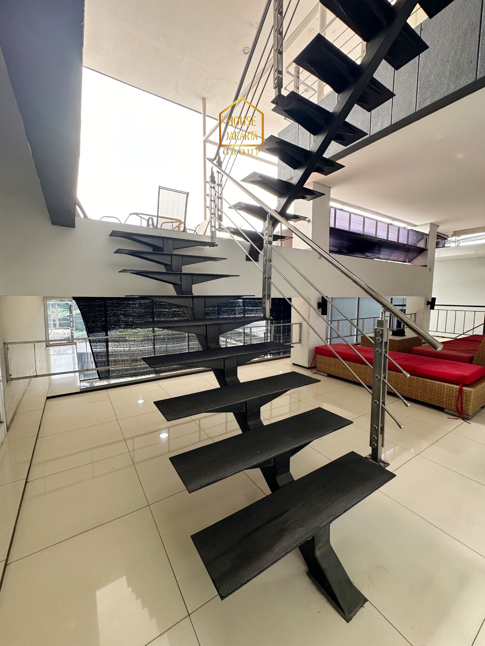 OS2014  FOR SALE : KEMANG. GEDUNG KANTOR 3 LANTAI + BASEMENT, FULLY  FURNISHED, PARKIR 7 MOBIL