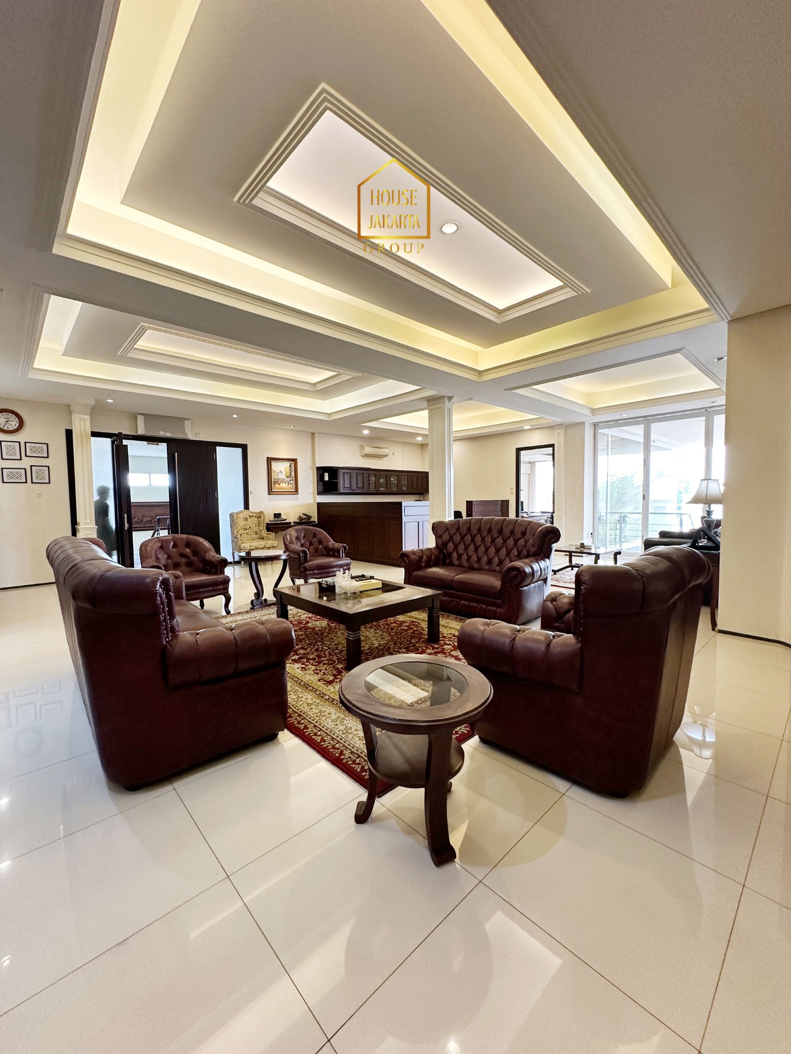 OS2014  FOR SALE : KEMANG. GEDUNG KANTOR 3 LANTAI + BASEMENT, FULLY  FURNISHED, PARKIR 7 MOBIL