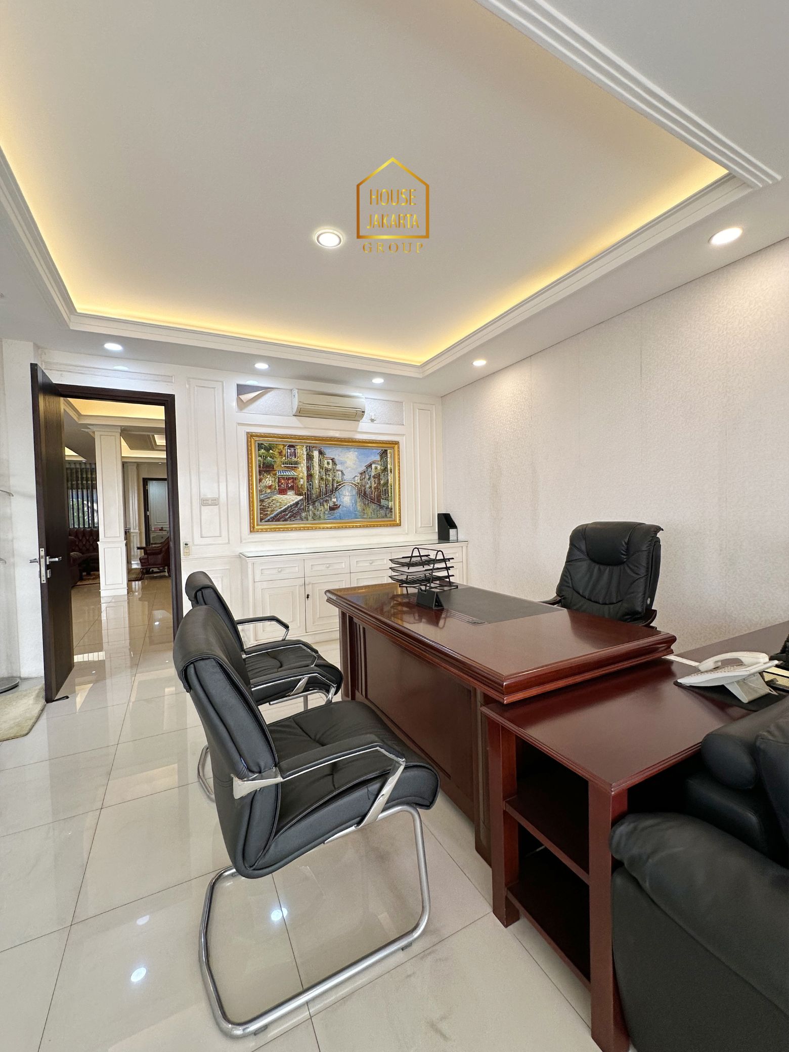 OS2014  FOR SALE : KEMANG. GEDUNG KANTOR 3 LANTAI + BASEMENT, FULLY  FURNISHED, PARKIR 7 MOBIL