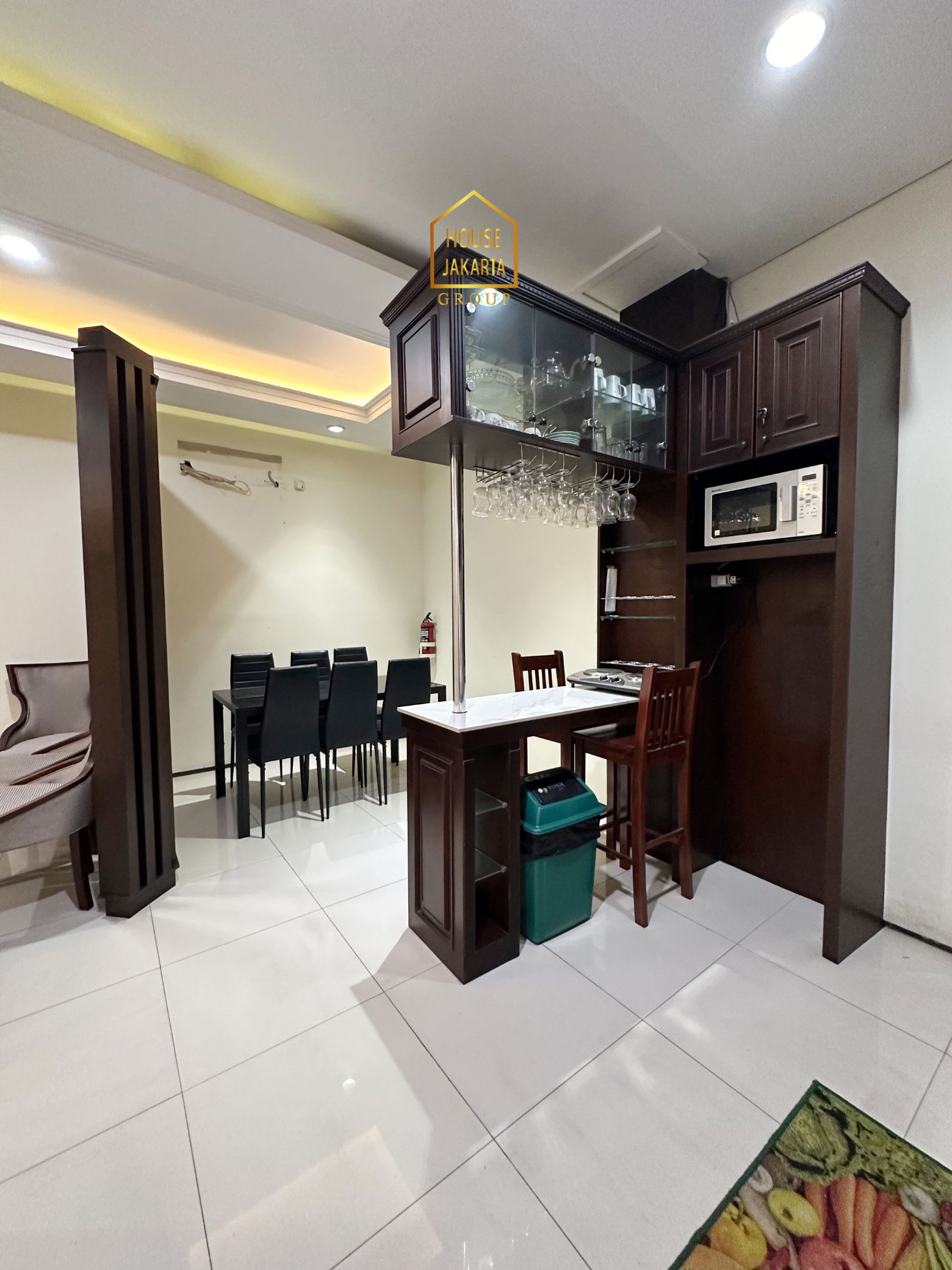 OS2014  FOR SALE : KEMANG. GEDUNG KANTOR 3 LANTAI + BASEMENT, FULLY  FURNISHED, PARKIR 7 MOBIL
