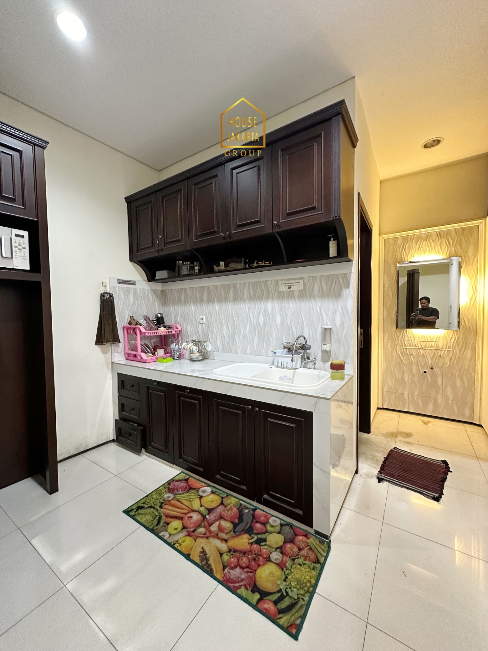 OS2014  FOR SALE : KEMANG. GEDUNG KANTOR 3 LANTAI + BASEMENT, FULLY  FURNISHED, PARKIR 7 MOBIL