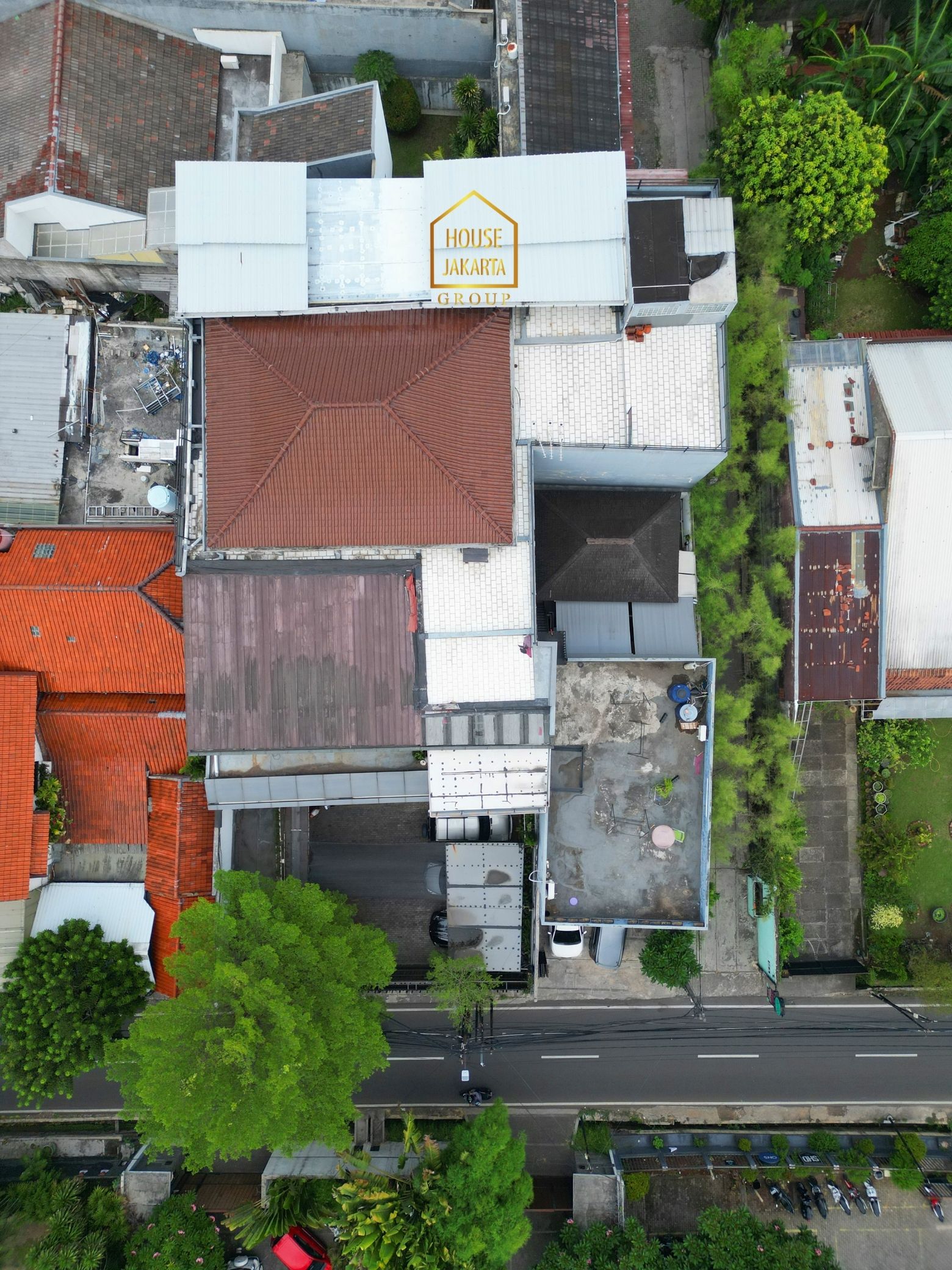 OS2014  FOR SALE : KEMANG. GEDUNG KANTOR 3 LANTAI + BASEMENT, FULLY  FURNISHED, PARKIR 7 MOBIL