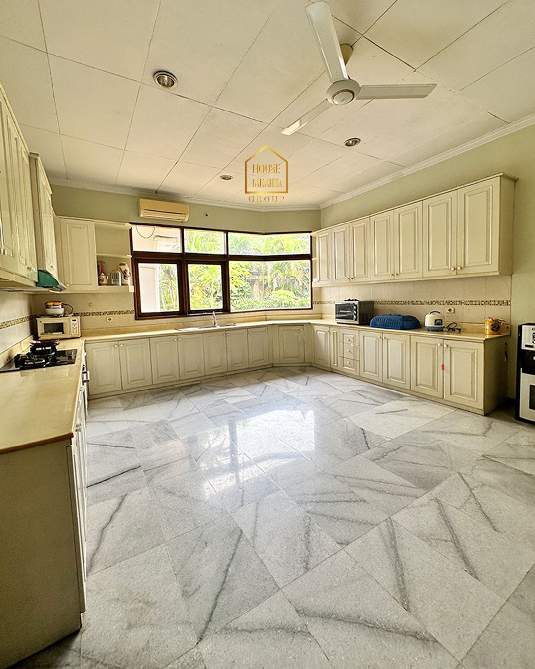 HS2020 FOR SALE: CIPETE - JAKARTA SELATAN. 2 RUMAH DALAM 1 COMPOUND, PRIVATE POOL, BISA DIBELI SALAH SATU