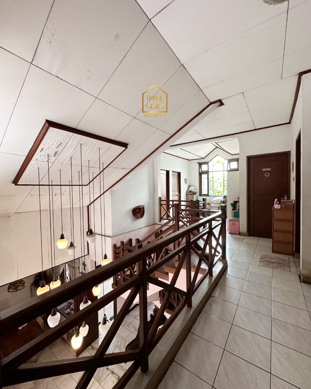 HS2021 FOR SALE: LEBAK BULUS - JAKARTA SELATAN. RUMAH VINTAGE CLASSIC YANG BIKIN NOSTALGIA SETIAP KALI MASUK. 