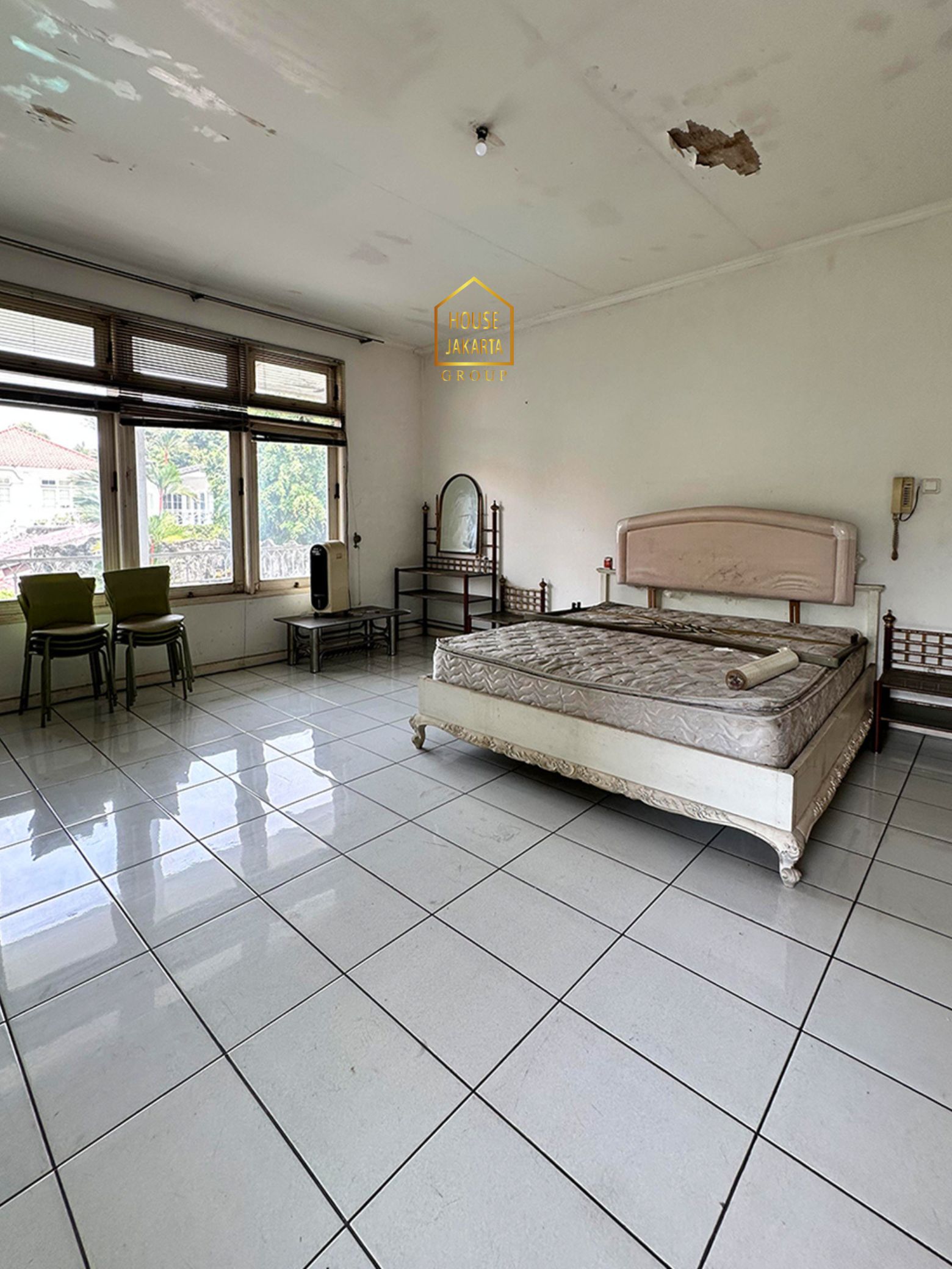 HS2022  HARGA DI BAWAH NJOP. PONDOK LABU - CILANDAK. Rumah 2 Lantai  Siap Huni, terdapat Taman Luas & Pool. Bisa Cluster. BEST PRICE