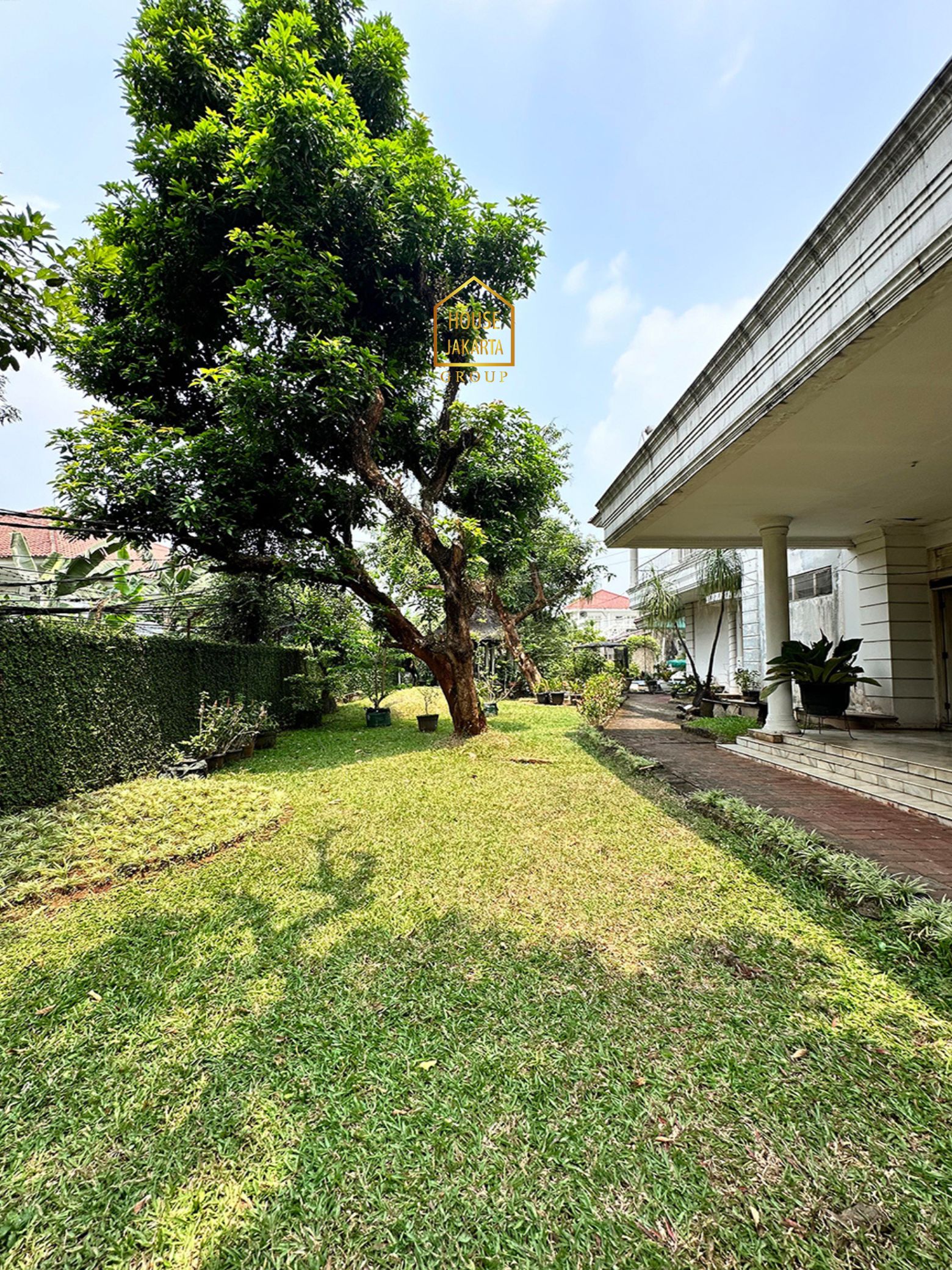 HS2022  HARGA DI BAWAH NJOP. PONDOK LABU - CILANDAK. Rumah 2 Lantai  Siap Huni, terdapat Taman Luas & Pool. Bisa Cluster. BEST PRICE