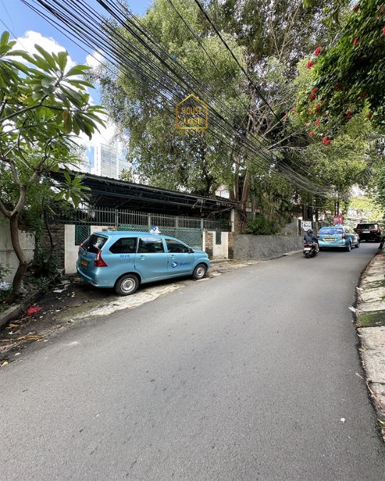 LS2024  FOR SALE TURUN HARGA: SETIABUDI KUNINGAN. Rumah Tua Hitung Tanah Di Bawah NJOP • Good Invest • Dekat Sudirman 