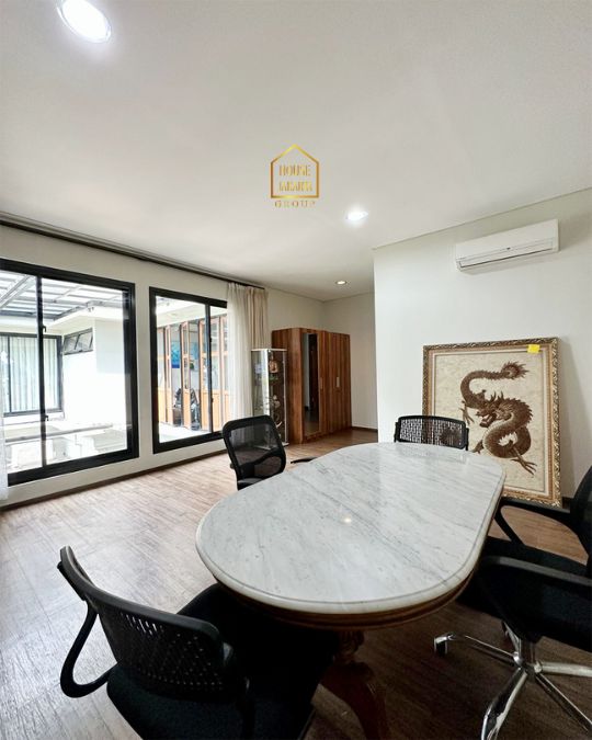 HS2025 FOR SALE TURUN HARGA: CILANDAK.Rumah Stylish dan Cozy 3 Lantai Dijadikan Kantor. Parkir Luas