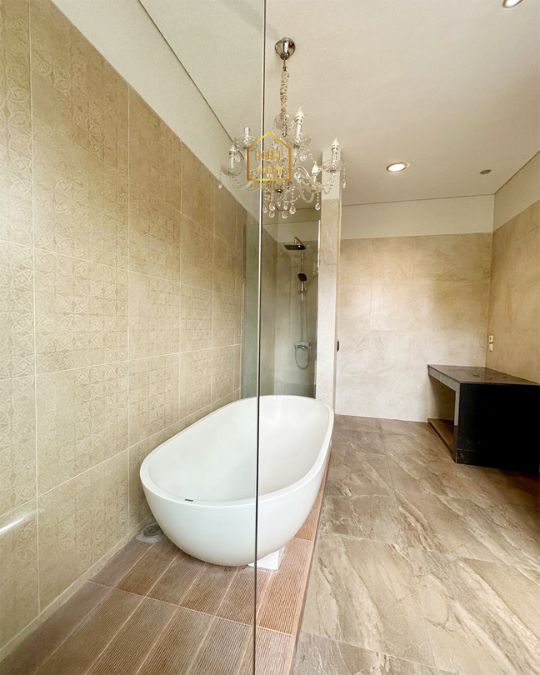 HS2025 FOR SALE TURUN HARGA: CILANDAK.Rumah Stylish dan Cozy 3 Lantai Dijadikan Kantor. Parkir Luas