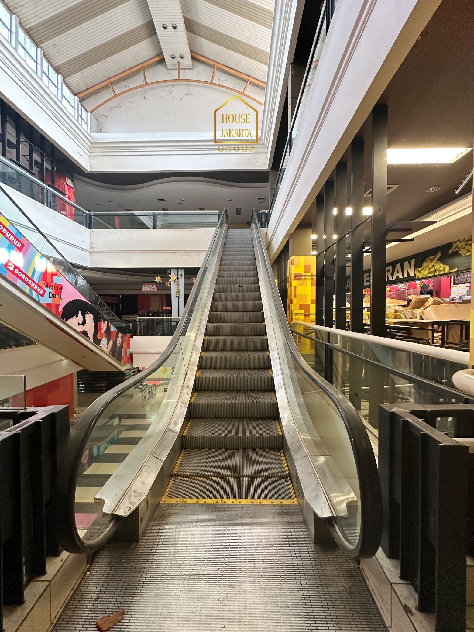 CS2026  TURUN HARGA: BEKASI AREA, Gedung Ex Mall • 3 Lantai + Basement •  Kondisi Kosong • Parkir 80 Mobil.