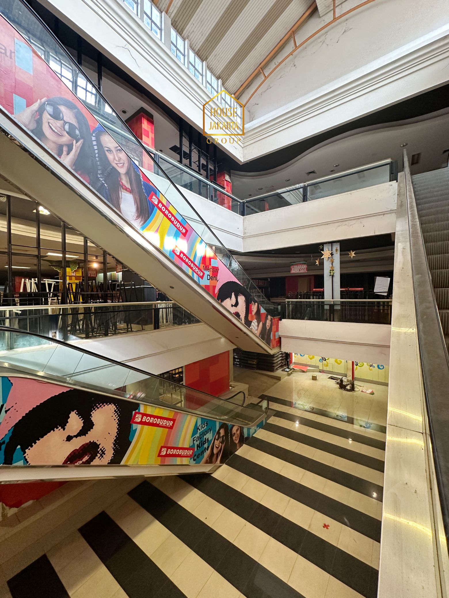 CS2026  TURUN HARGA: BEKASI AREA, Gedung Ex Mall • 3 Lantai + Basement •  Kondisi Kosong • Parkir 80 Mobil.