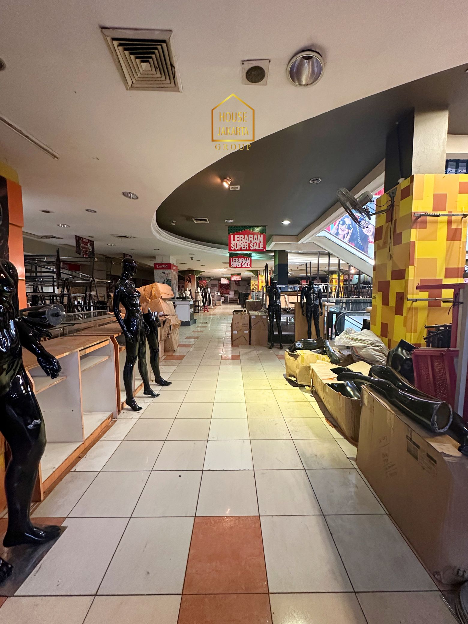 CS2026  TURUN HARGA: BEKASI AREA, Gedung Ex Mall • 3 Lantai + Basement •  Kondisi Kosong • Parkir 80 Mobil.