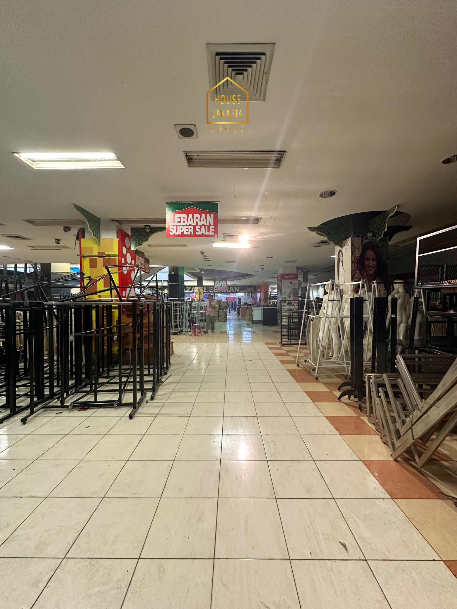 CS2026  TURUN HARGA: BEKASI AREA, Gedung Ex Mall • 3 Lantai + Basement •  Kondisi Kosong • Parkir 80 Mobil.