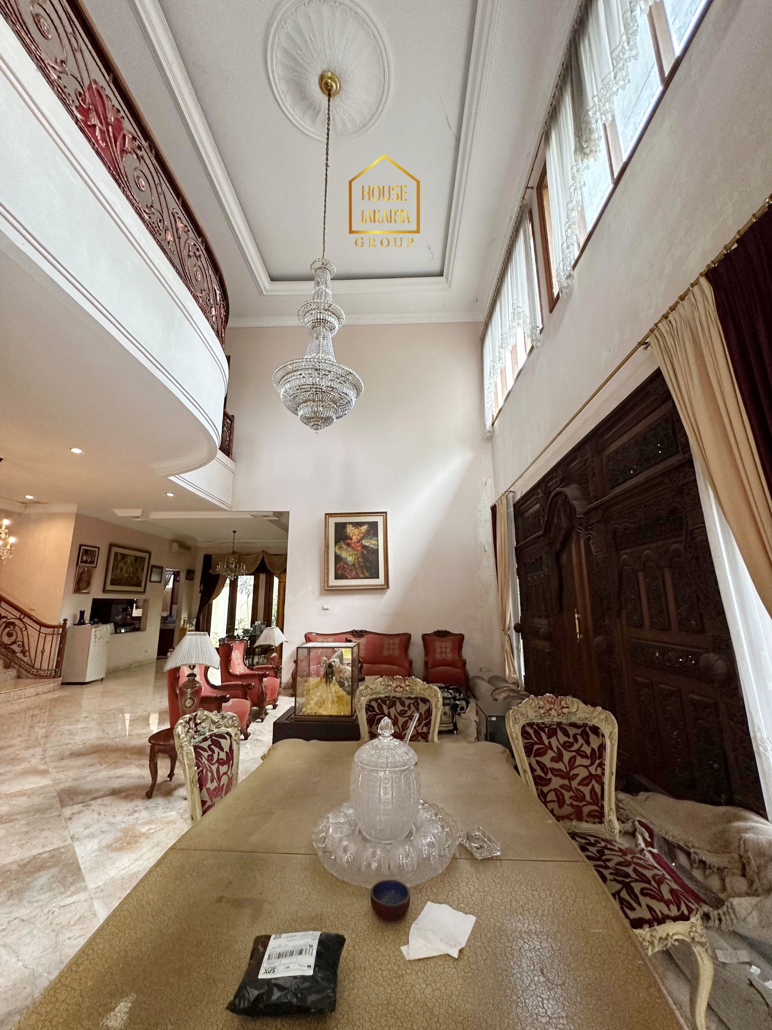 HS2030  FOR SALE : PERMATA HIJAU. Classic House, Gated, Parkir Luas, Area  Elite dan Tenang