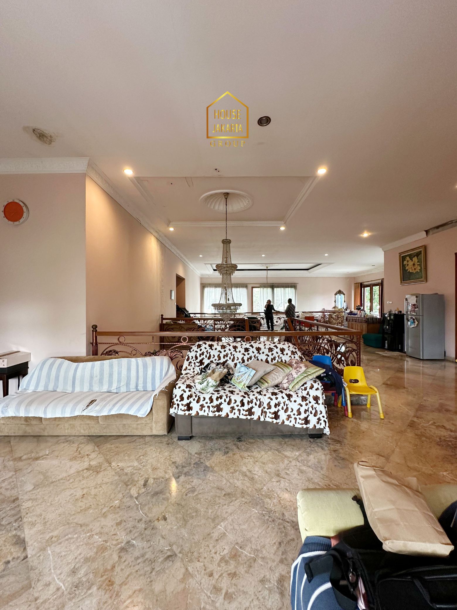 HS2030  FOR SALE : PERMATA HIJAU. Classic House, Gated, Parkir Luas, Area  Elite dan Tenang